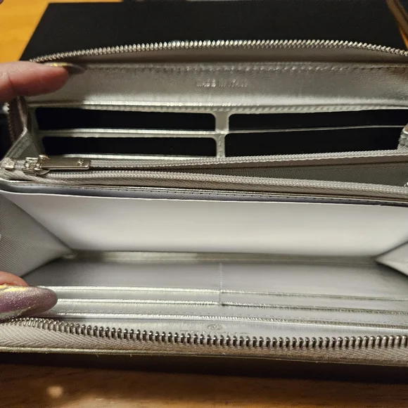 SOLD 🦄 💎Chanel Iridesent long zip wallet - Picture 7 of 13